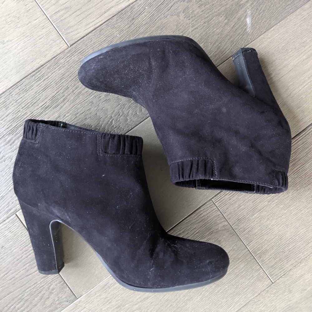 Sam & Libby Black Vegan Suede Pull On 4" High Heel Ankle Boots Booties Size 7.5M